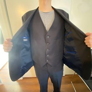 Kenneth Cole Reaction Navy Blue 3 piece suit